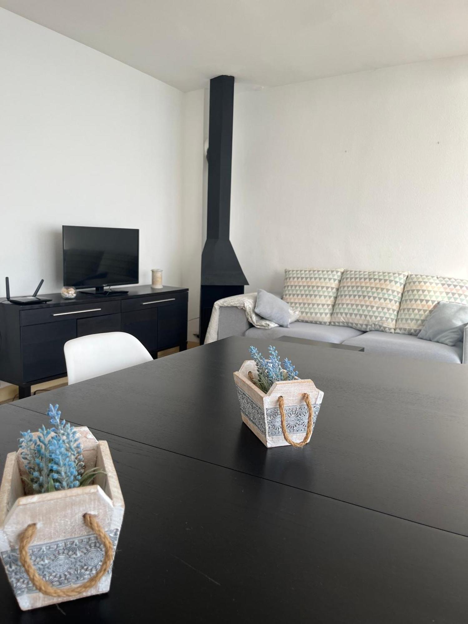 Beachfront 3-Bedroom Apartment 카라펠 외부 사진